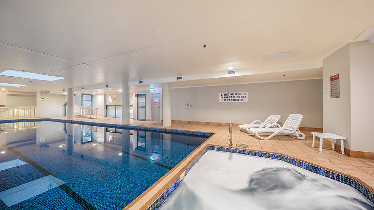Oaks Sydney Castlereagh Suites pool and spa 