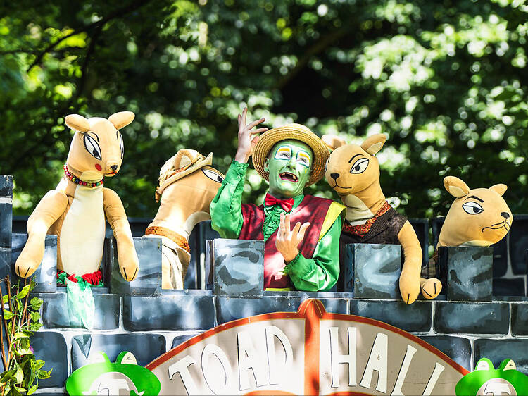 Enjoy some outdoor theatre in beautiful Kew Gardens