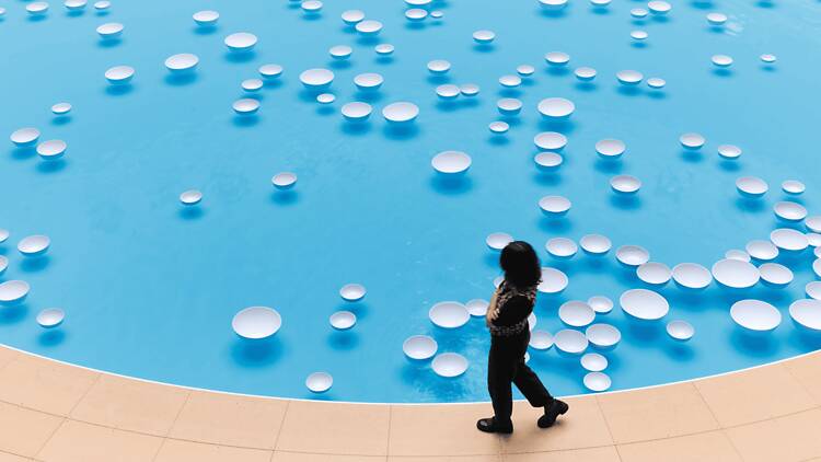 See hundreds of floating ceramic bowls in pools at this mesmerizing new exhibit at the Park Avenue Armory