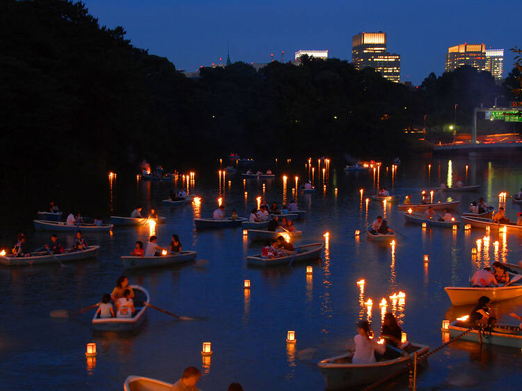 Thousands of lanterns will be floating on the Chidorigafuchi Moat at this festival