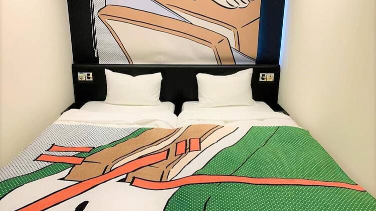 漫画の世界で眠りにつく。
