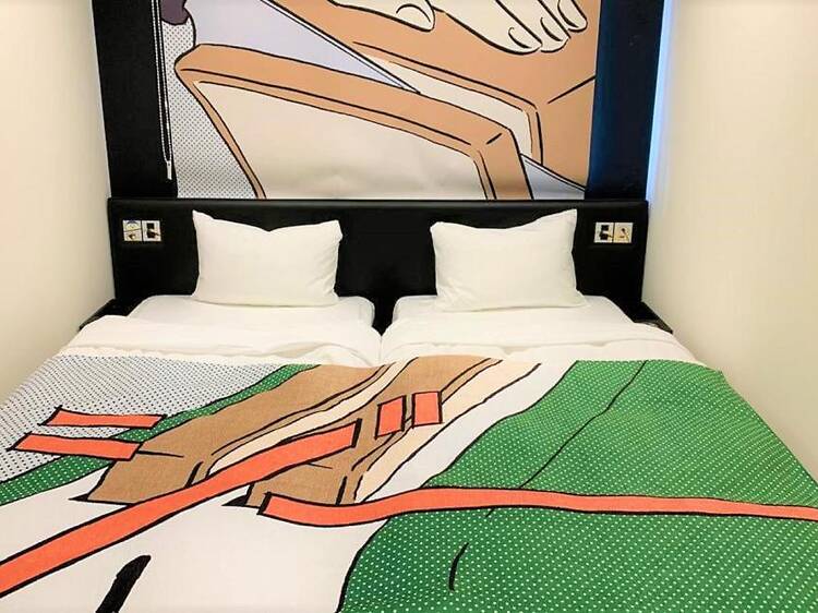 漫画の世界で眠りにつく。