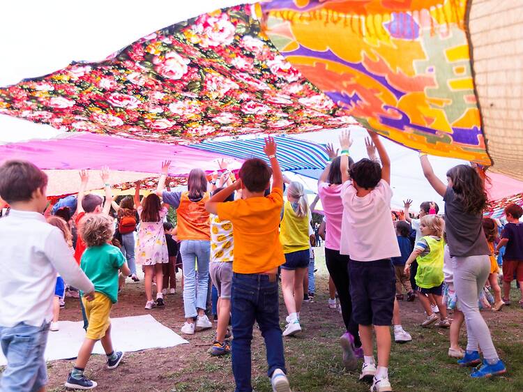 De fiestas del pijama a un banquete artístico: así es la entretenida agenda veraniega para los más pequeños en este espacio único de Madrid De fiestas del pijama a un banquete artístico: así es la entretenida agenda veraniega para los más pequeños en este espacio único de Madrid