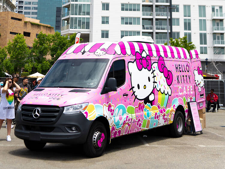 This adorable Hello Kitty Cafe Truck is coming to Chicago this summer
