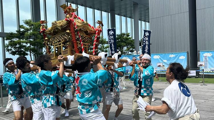 Mikoshi procession and lion dance at Harukas 300 Mikoshi procession and lion dance at Harukas 300