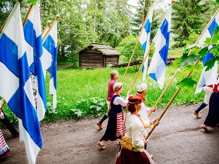 Watch a midsummer bonfire in Helsinki