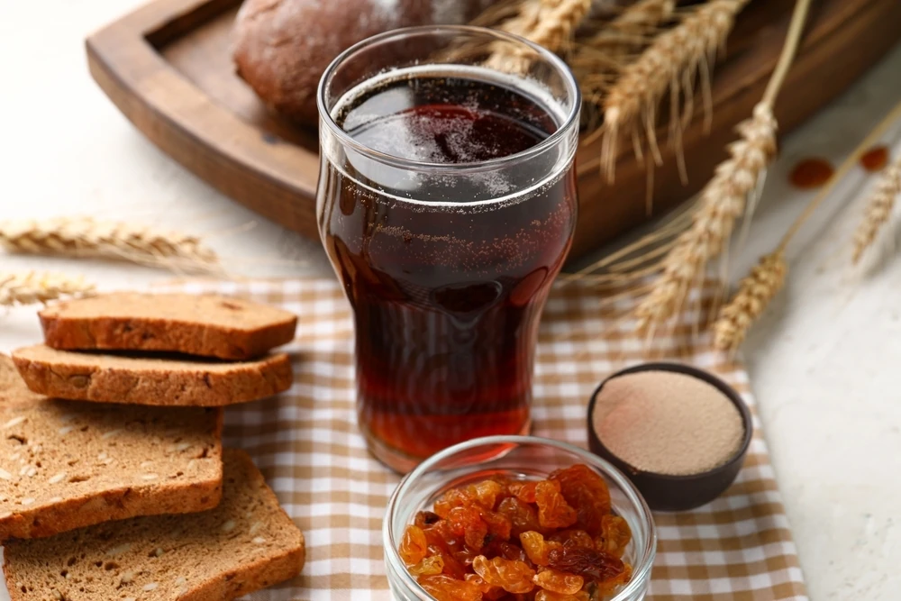 Kvass, una bebida eslava dulce a base de malta y pan fermentado 