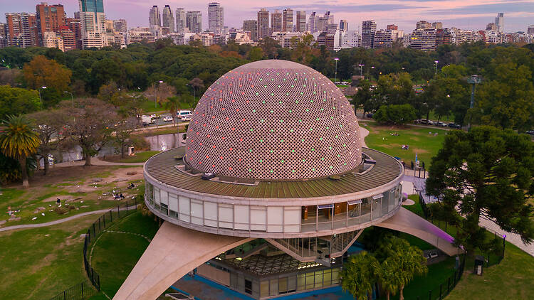 Watch Supermassive Black Holes at the Planetarium Watch Supermassive Black Holes at the Planetarium