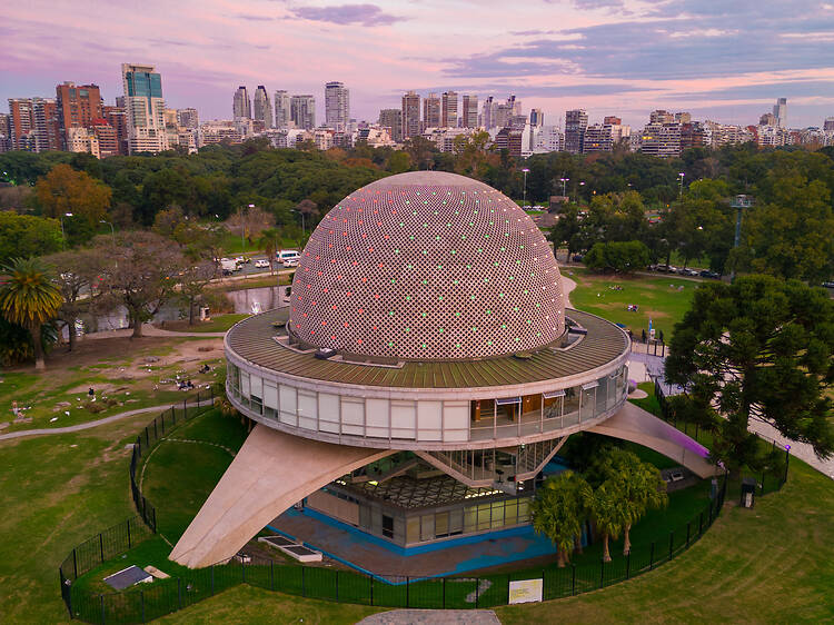 Watch Supermassive Black Holes at the Planetarium Watch Supermassive Black Holes at the Planetarium