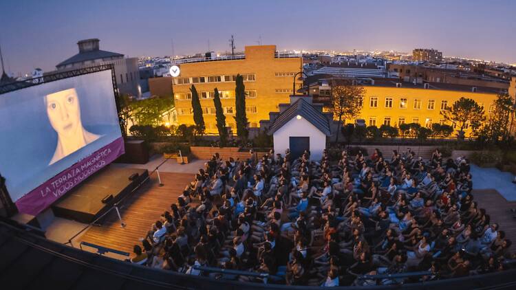 Cines de verano: todas las pantallas al aire libre (y una enorme bajo techo)