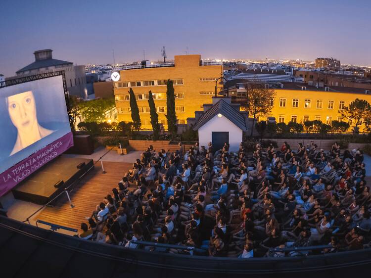 Cines de verano: todas las pantallas al aire libre (y una enorme bajo techo)