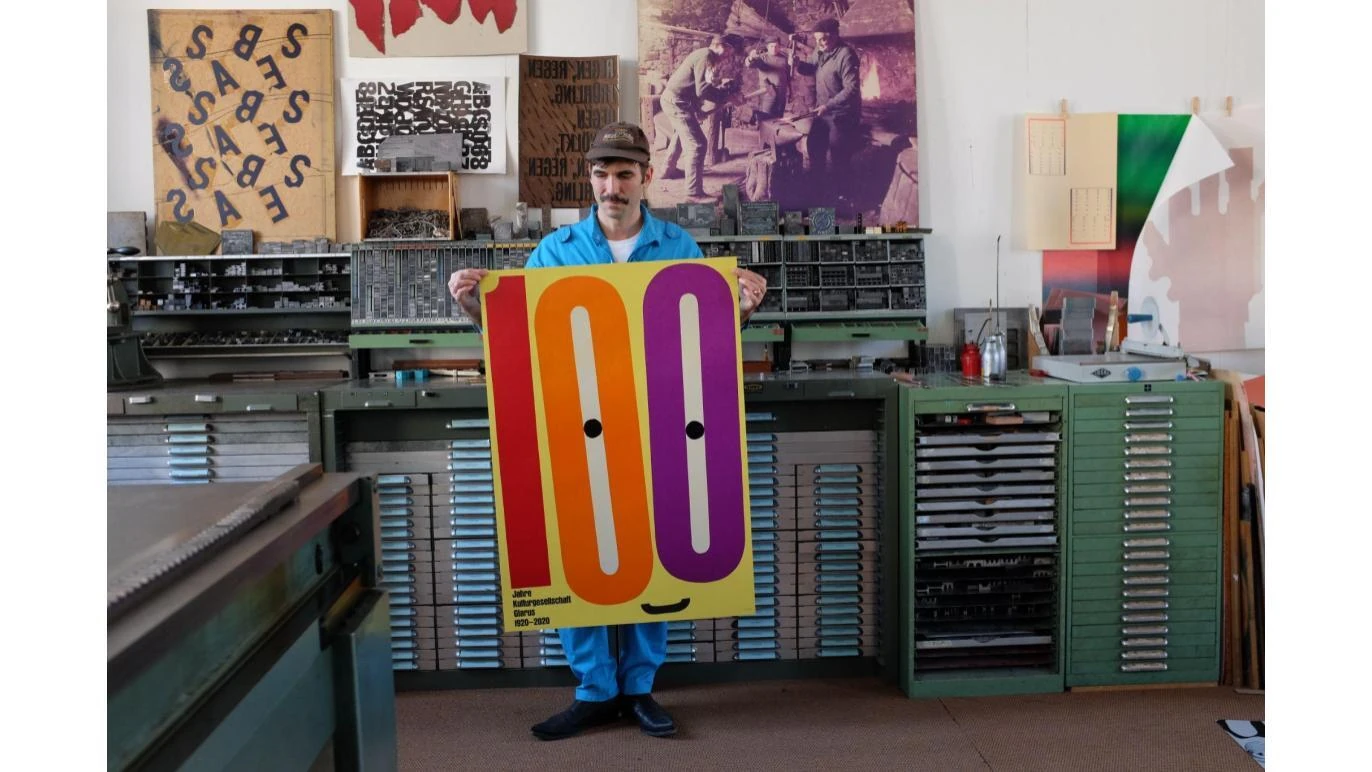 Dafi K&uuml;hne: Constructing Posters