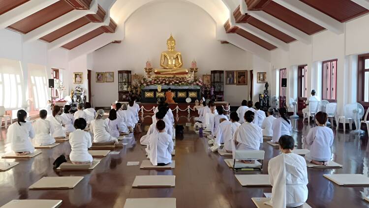 Join a meditation session at Wat Mahathat Join a meditation session at Wat Mahathat