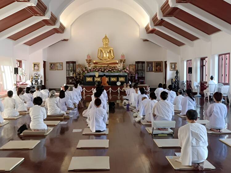 Join a meditation session at Wat Mahathat Join a meditation session at Wat Mahathat