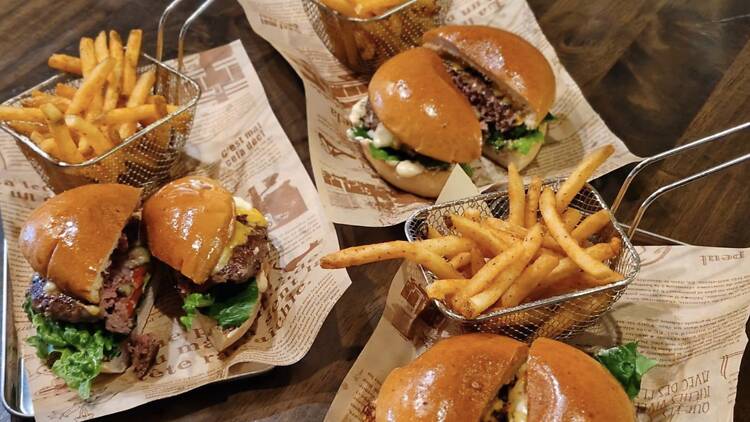 EAT. Burgers & Beers