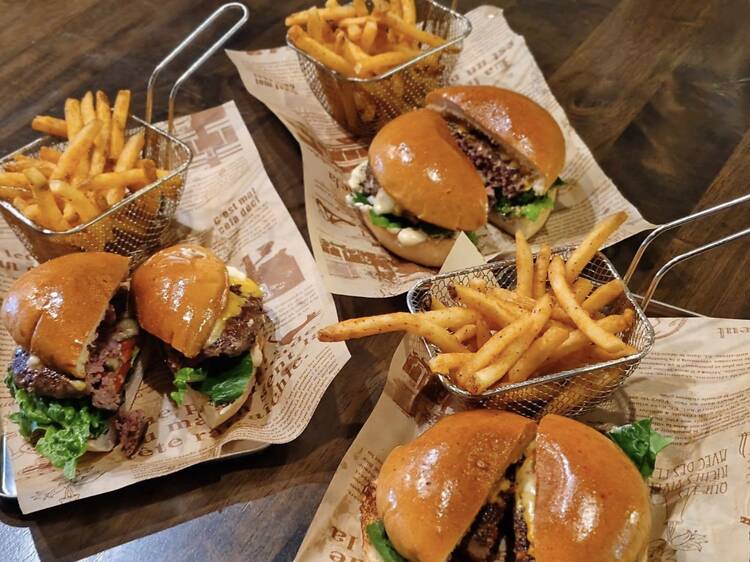 EAT. Burgers & Beers