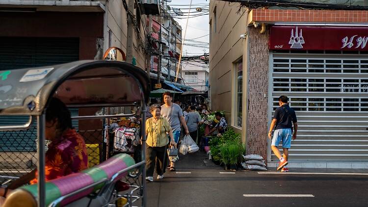 ตะลุยกินยามเช้า ที่ตลาดตรอกหม้อ