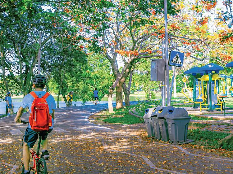ปั่นจักรยานรับลม ที่บึงหนองบอน