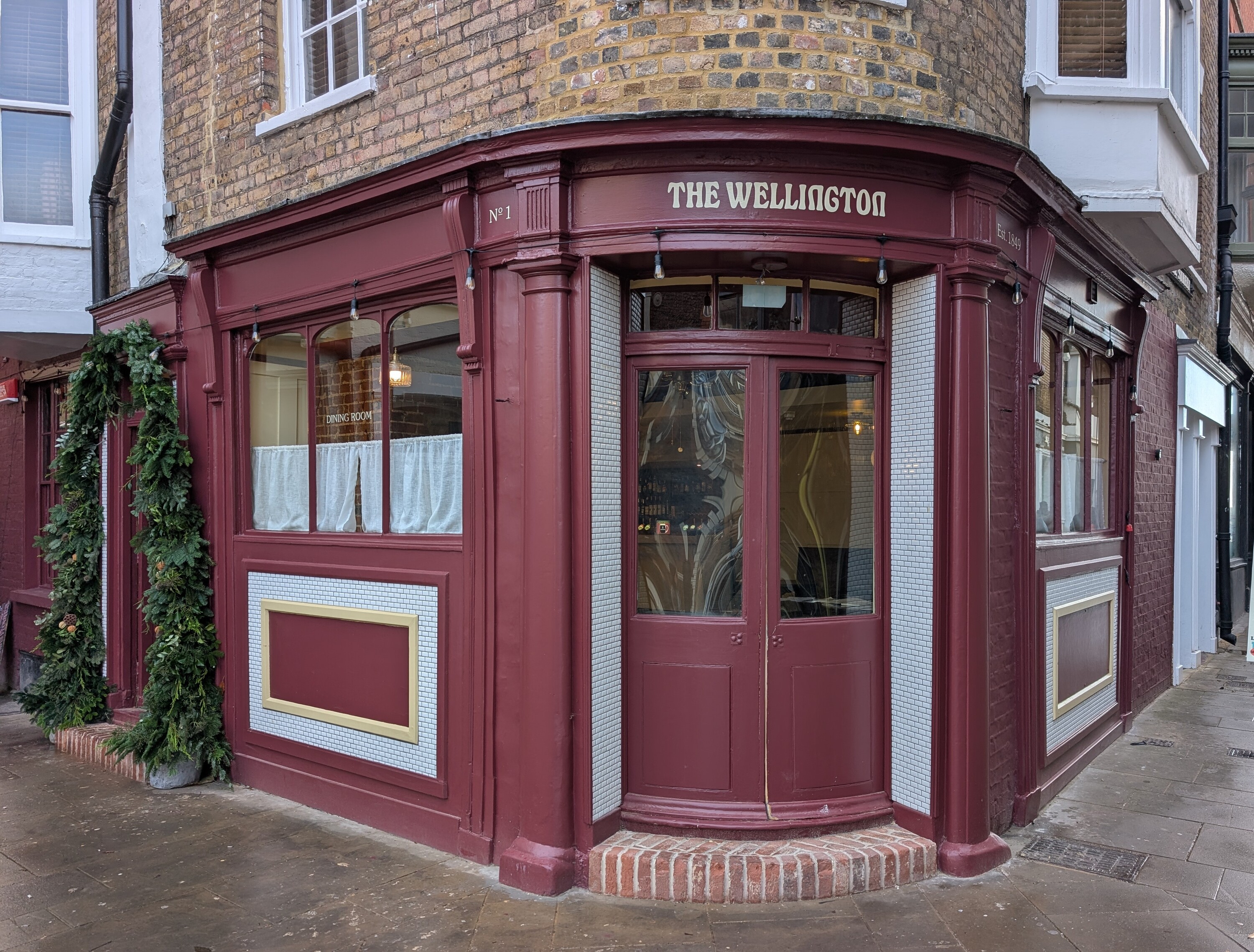 The 4 best gastropubs near London for a foodie day trip