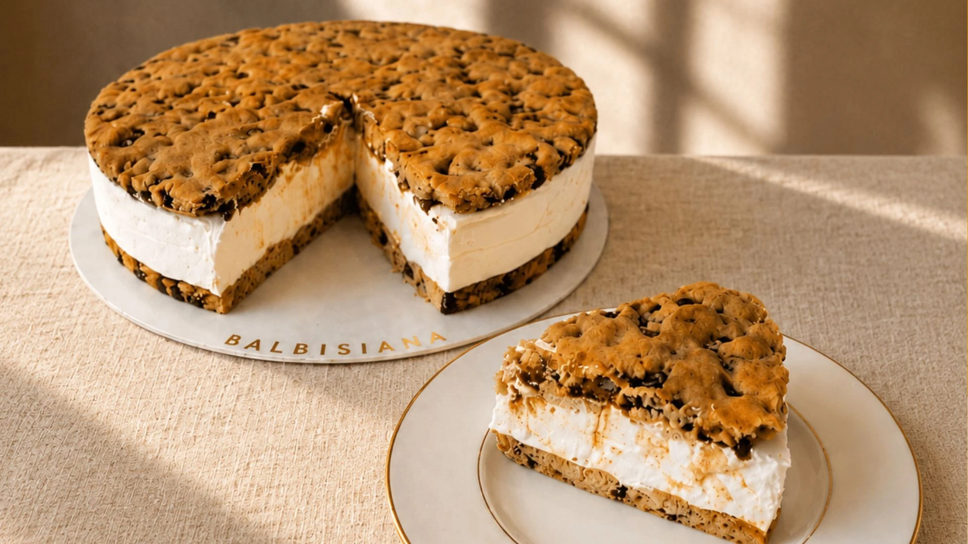 Tarta s&aacute;ndwich de cookie con nata y dulce de leche
