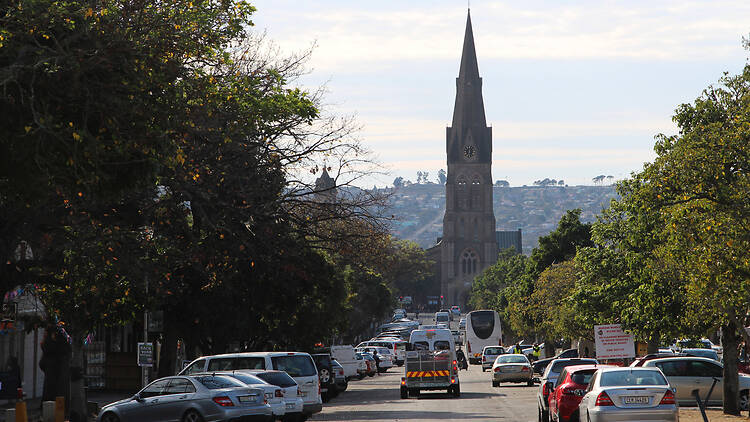 High street in Grahamstown, South Africa. 813984122