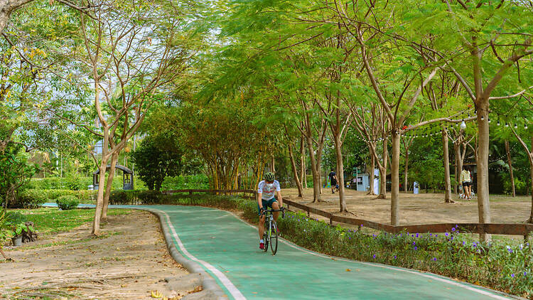 2. Rot Fai Park / Wachirabenjathat Park 2. Rot Fai Park / Wachirabenjathat Park