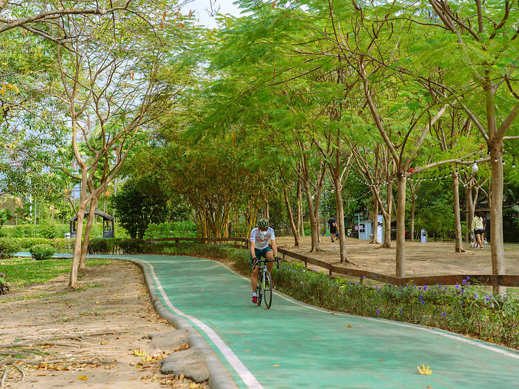 2. Rot Fai Park / Wachirabenjathat Park 2. Rot Fai Park / Wachirabenjathat Park