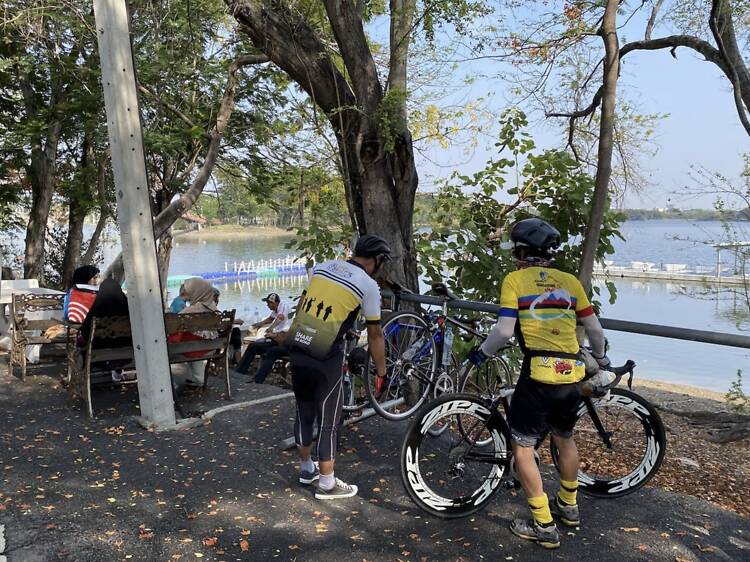 3. Bueng Nong Bon Sports Centre 3. Bueng Nong Bon Sports Centre