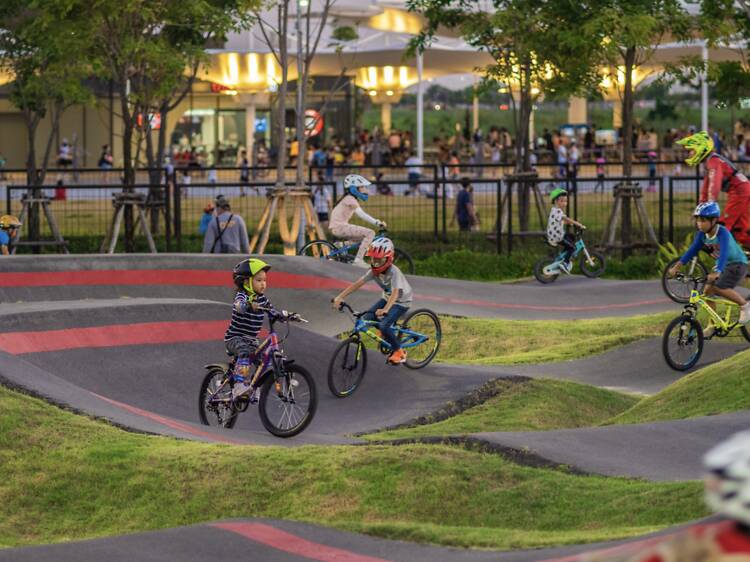 4. Happy and Healthy Bike Lane 4. Happy and Healthy Bike Lane