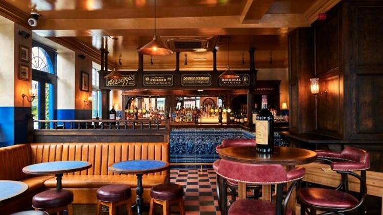 Three stunning London pubs are the most beautiful in the UK