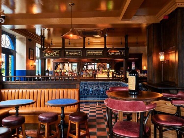 Three stunning London pubs are the most beautiful in the UK