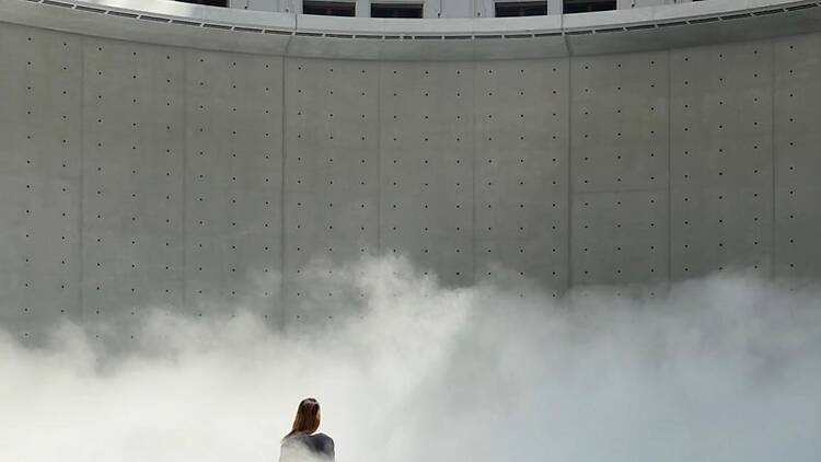 La Bourse de Commerce propose une visite guidée au cœur d’un nuage de brouillard La Bourse de Commerce propose une visite guidée au cœur d’un nuage de brouillard