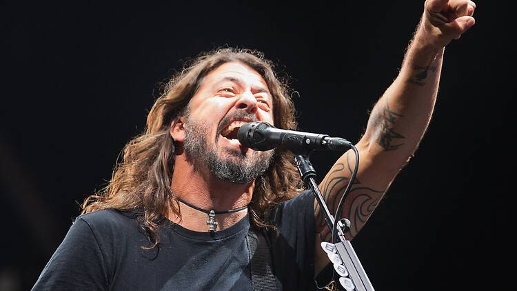 Dave Grohl performing live with Foo Fighters Dave Grohl performing live with Foo Fighters