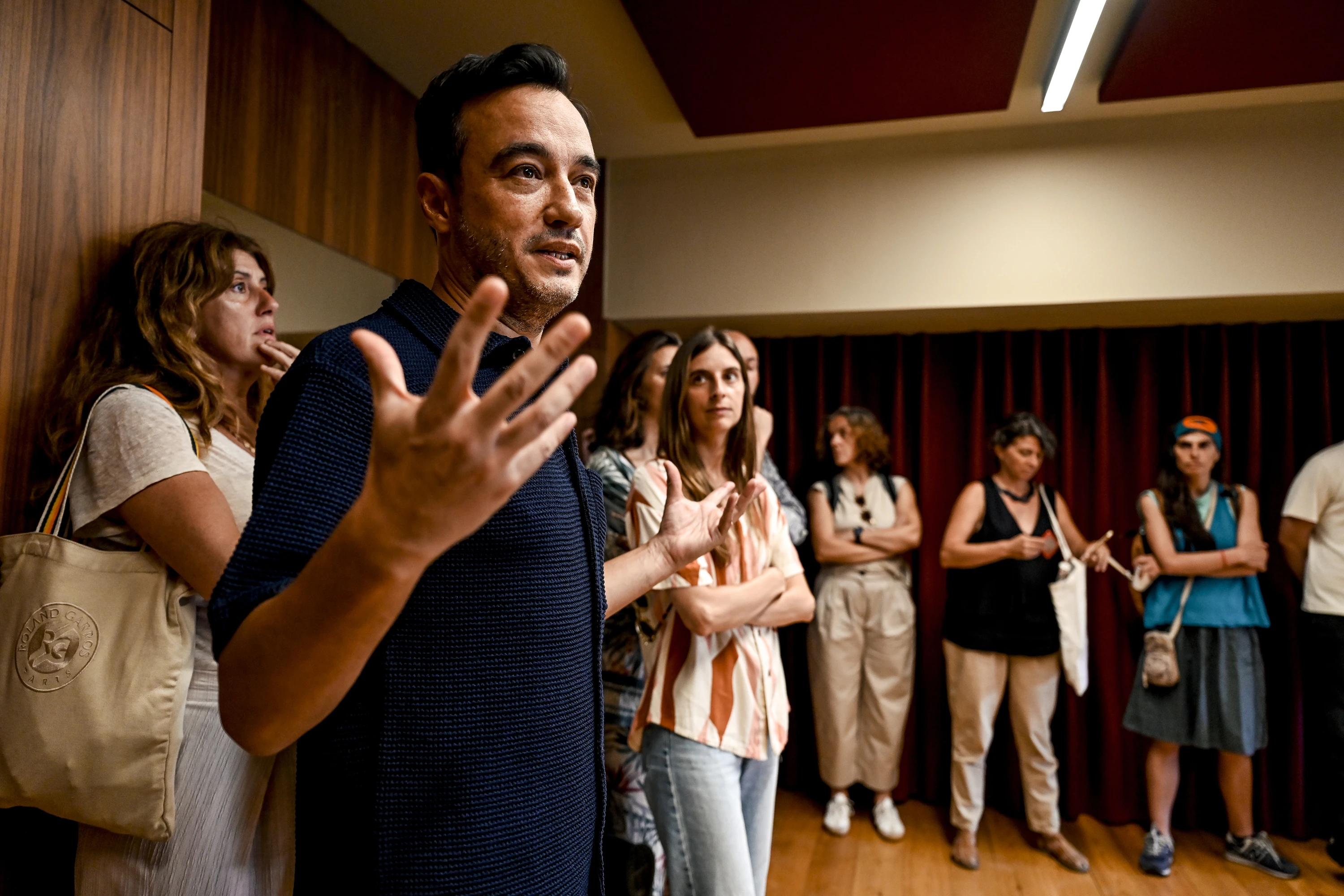 Pedro Penim a apresentar um das novas salas de ensaio do Teatro Nacional D. Maria II