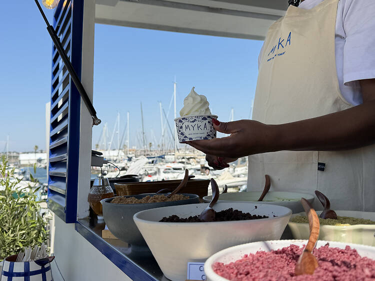 Myka: there is a new Greek yoghurt food truck by the sea in Cascais