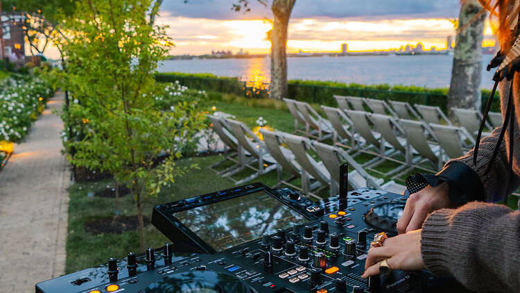 dj equipment sunset dj equipment sunset (QC)