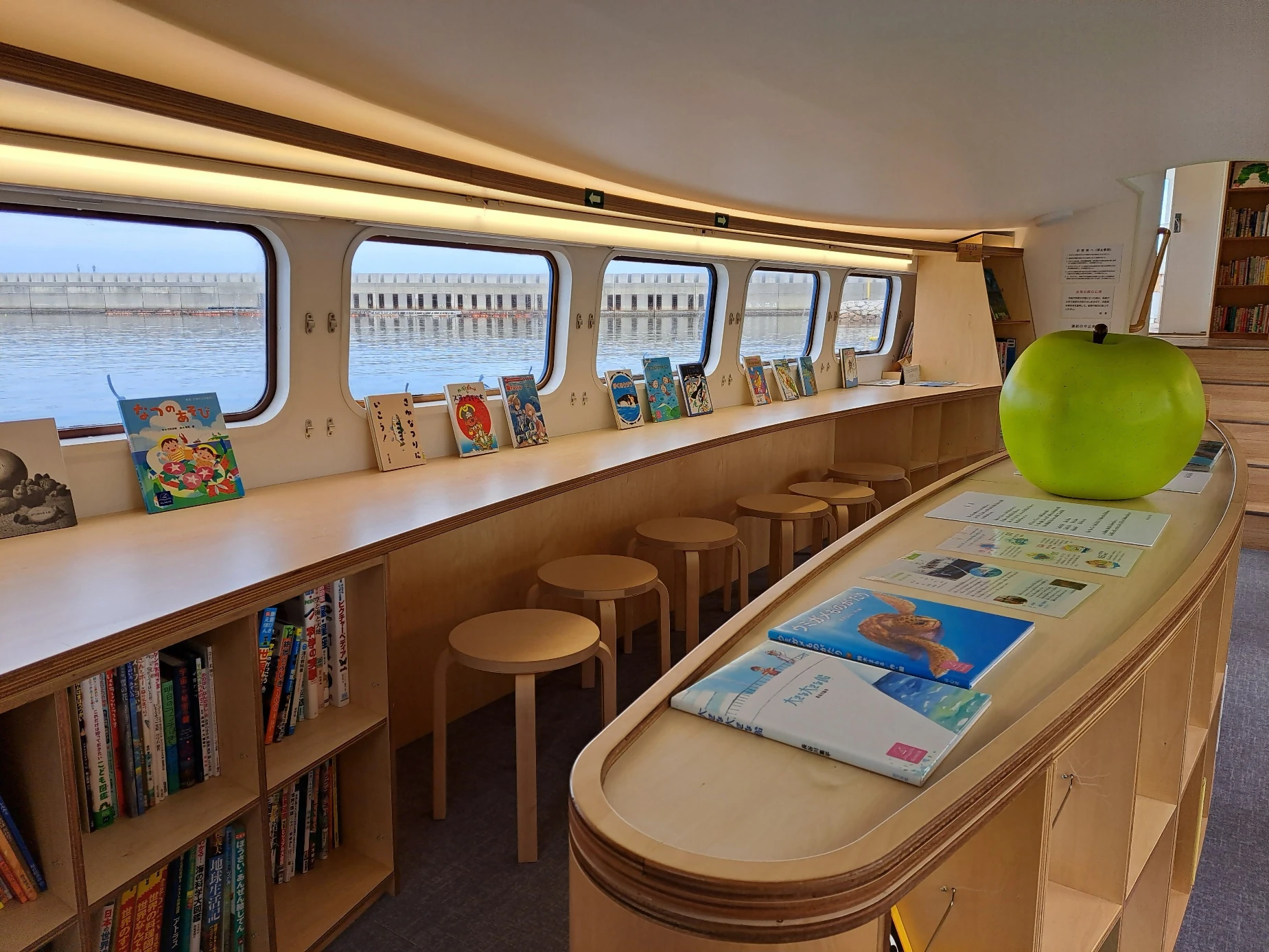 Children&rsquo;s Book Ship &lsquo;Honnomori-Go&rsquo;