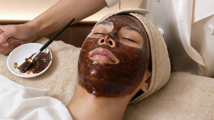 Private luxury facial at Seren Le Moment atelier in Thonglor, Bangkok