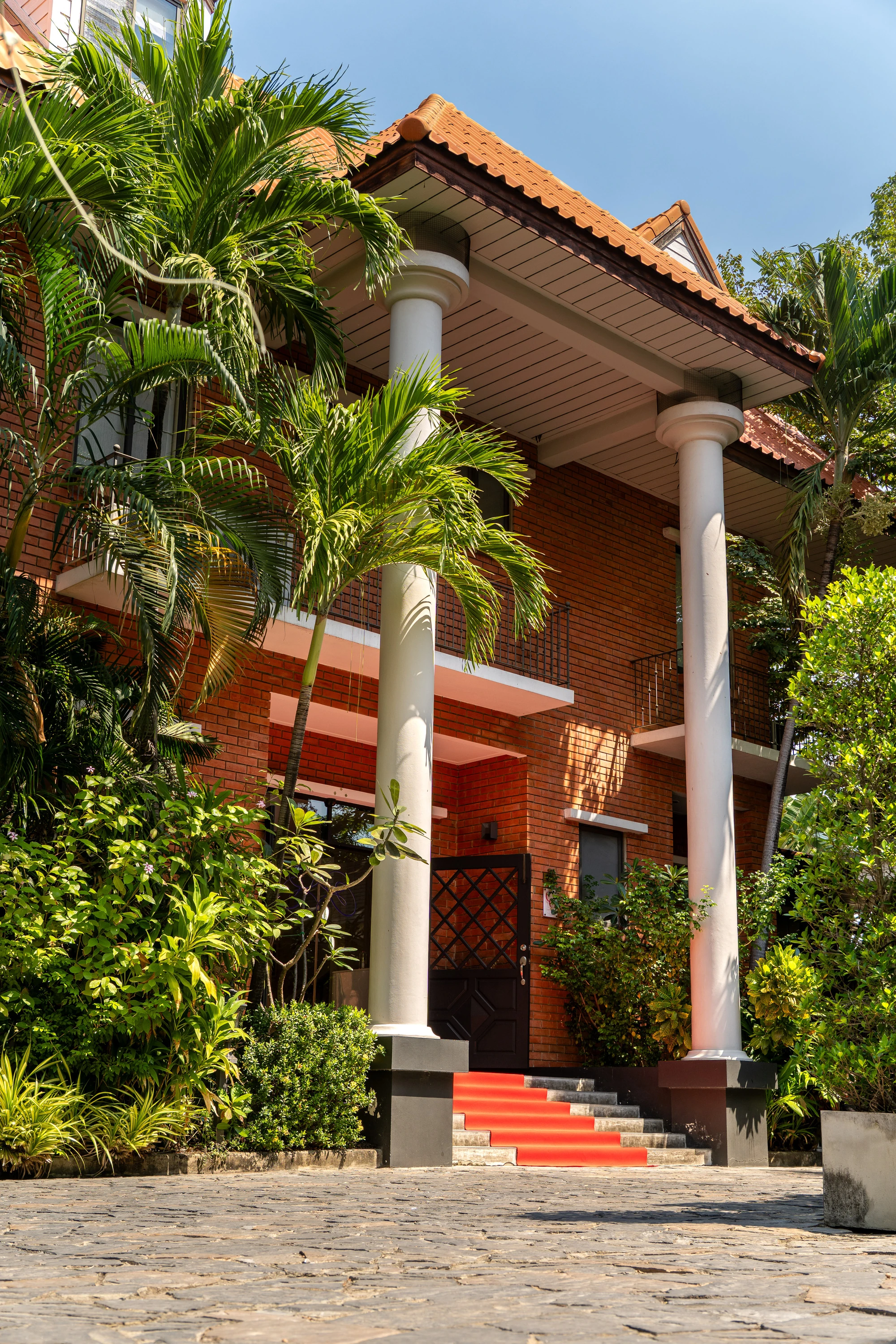 Private luxury facial at Seren Le Moment atelier in Thonglor, Bangkok