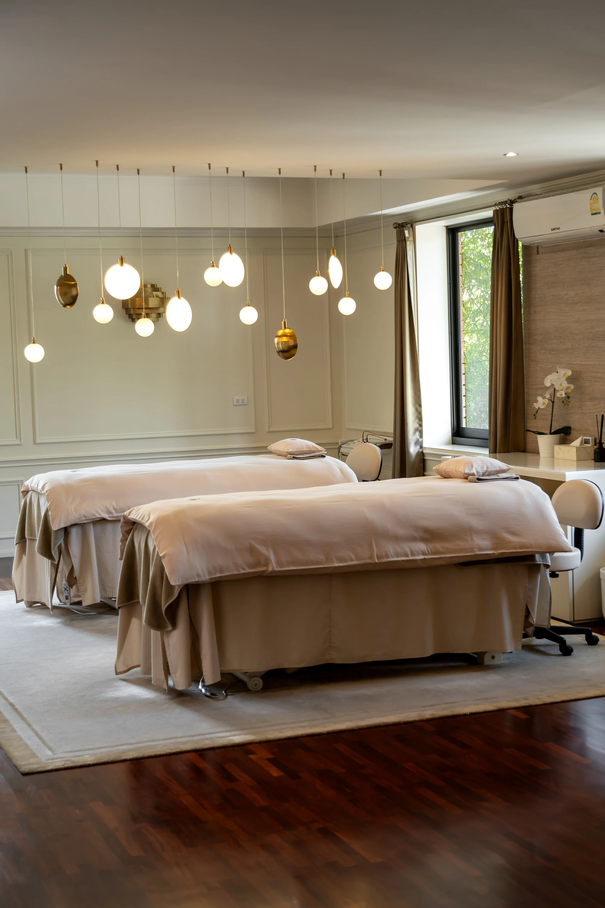 Private luxury facial at Seren Le Moment atelier in Thonglor, Bangkok