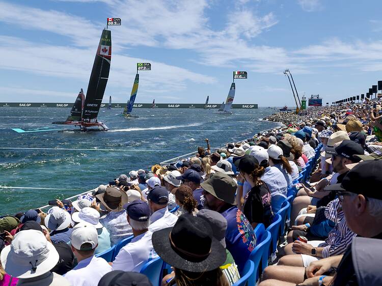 Racing that rocks the waterfront
