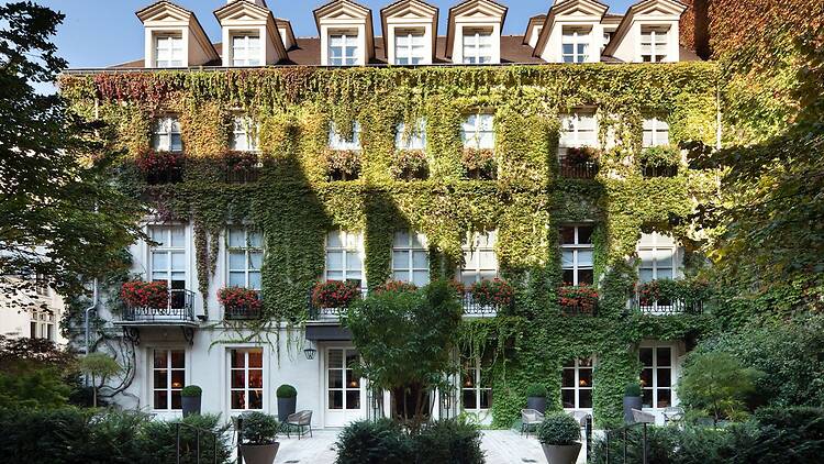 Le Pavillon de la Reine, Paris