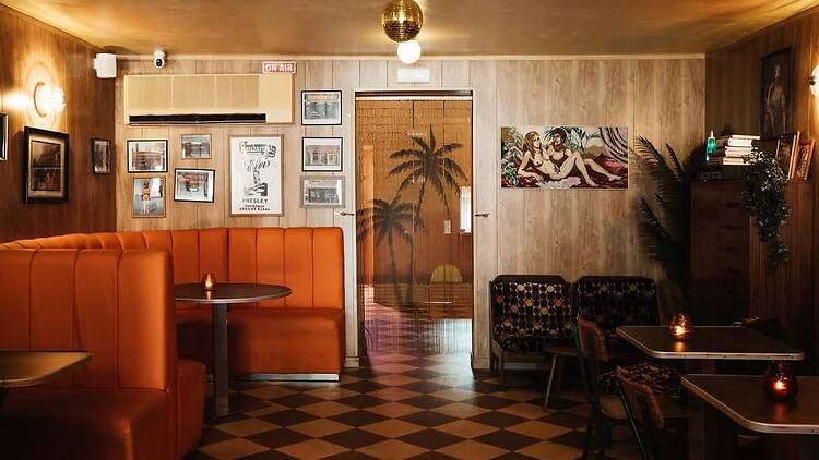 Henry's Bar