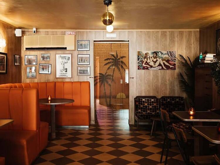 Henry's Bar