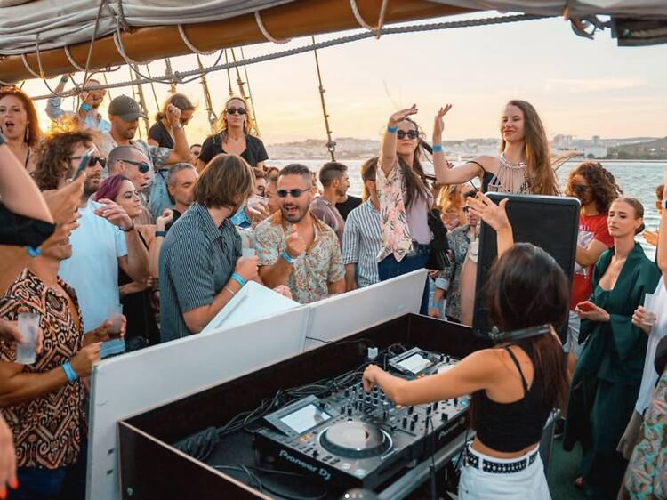 Lisbon Boat Party: dançar sem ficar enjoado Lisbon Boat Party: dançar sem ficar enjoado