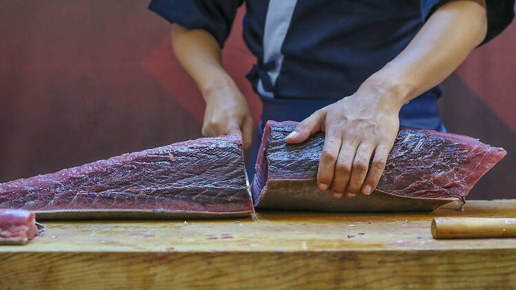 Tuna fish cutting 911970604