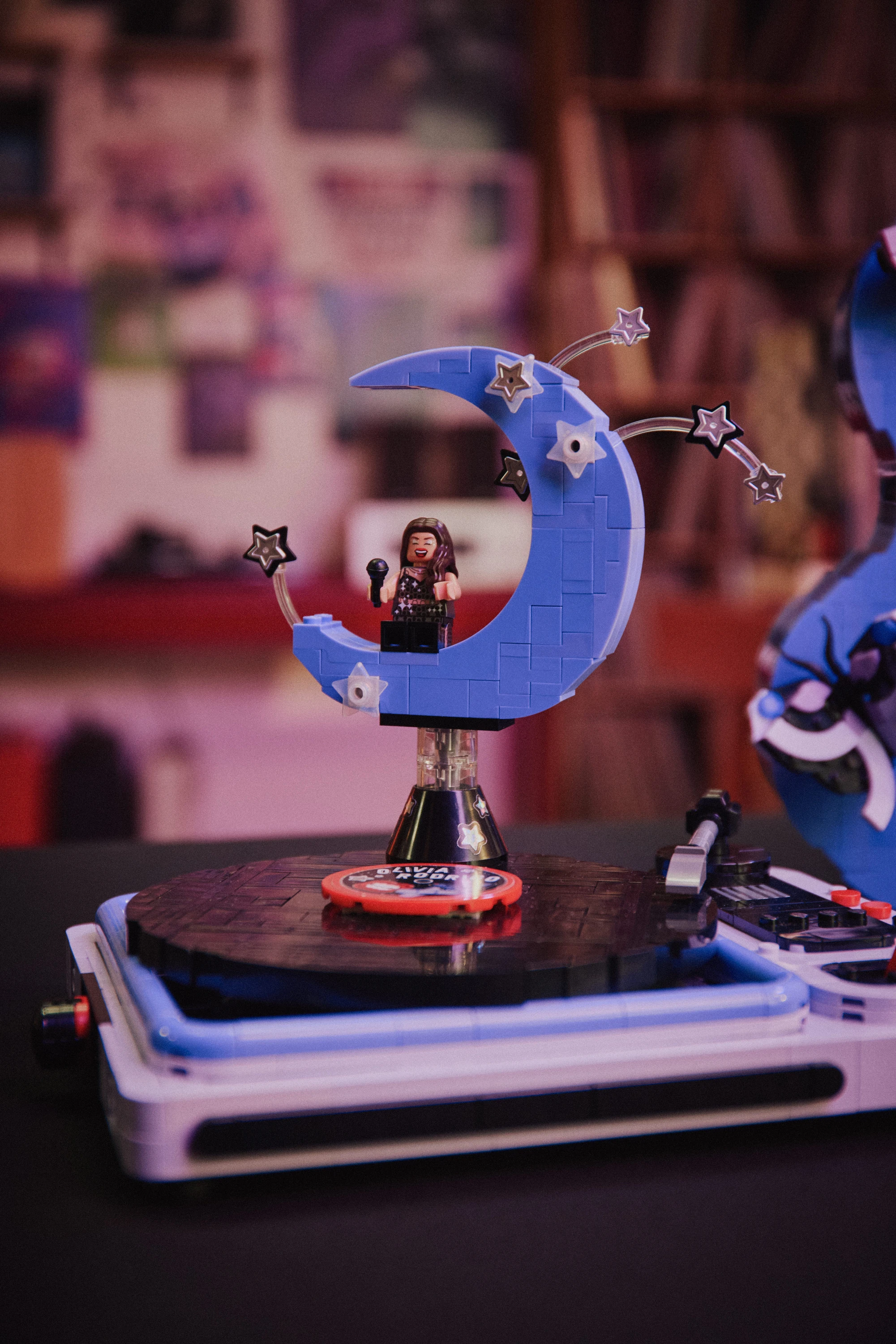  Olivia Rodrigo's Concert Moon LEGO