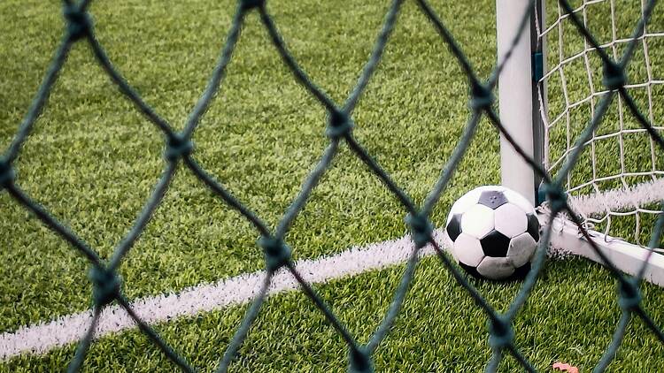 Reta y trueque futbolero