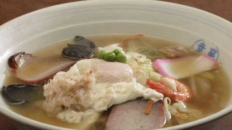 11時 名物中華で文豪気分に浸る。