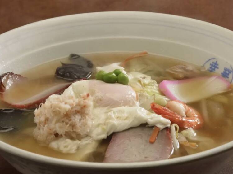 11時 名物中華で文豪気分に浸る。